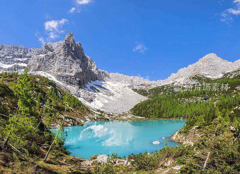 Dito di Dio(上帝的手指)和Dolomites的Sorapiss湖